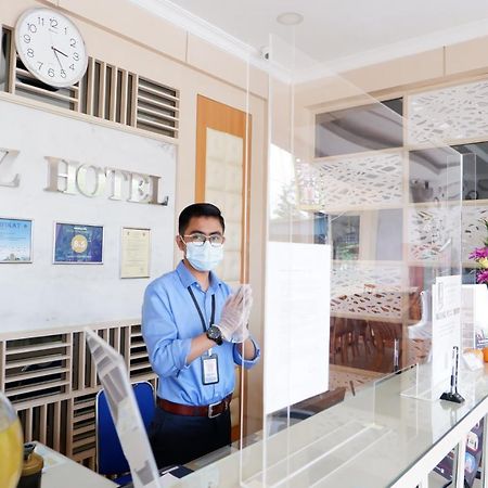Blitz Hotel Batam Centre Esterno foto