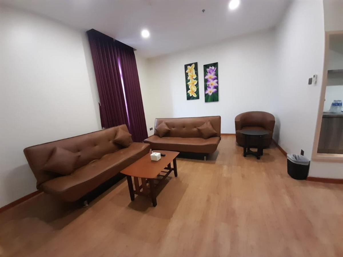 Blitz Hotel Batam Centre Esterno foto