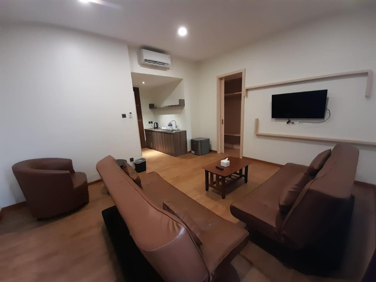 Blitz Hotel Batam Centre Esterno foto