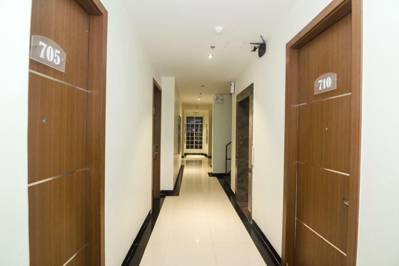 Blitz Hotel Batam Centre Esterno foto