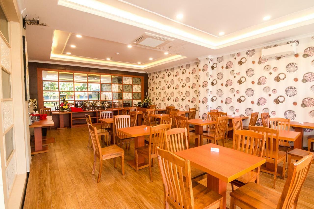 Blitz Hotel Batam Centre Esterno foto