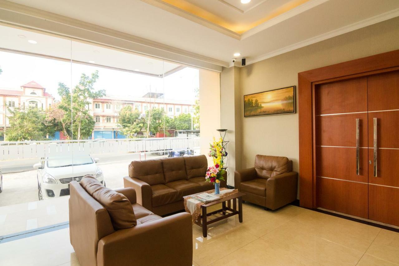 Blitz Hotel Batam Centre Esterno foto