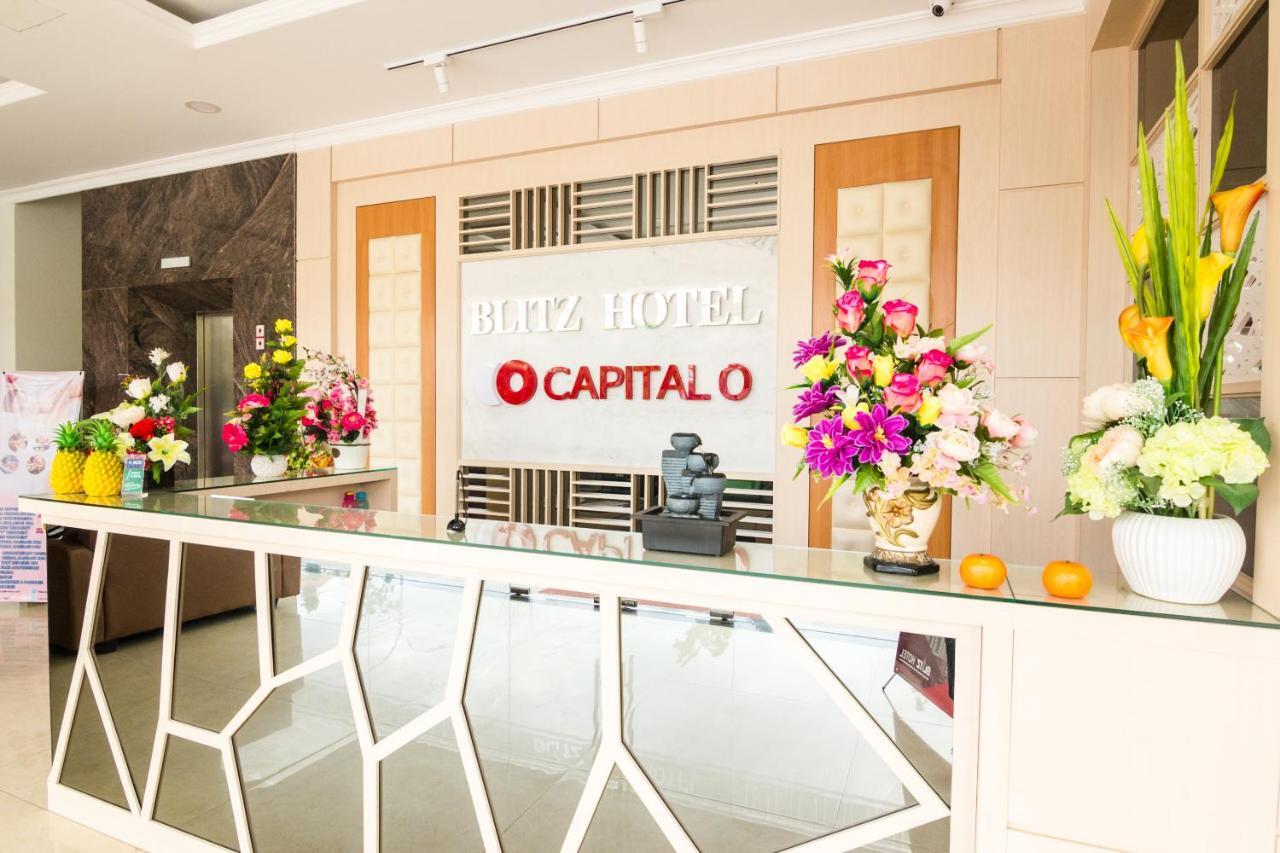 Blitz Hotel Batam Centre Esterno foto